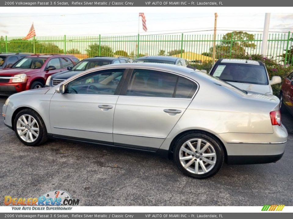 2006 Volkswagen Passat 3.6 Sedan Reflex Silver Metallic / Classic Grey Photo #27