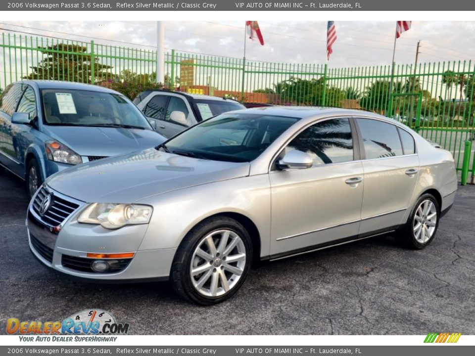2006 Volkswagen Passat 3.6 Sedan Reflex Silver Metallic / Classic Grey Photo #30