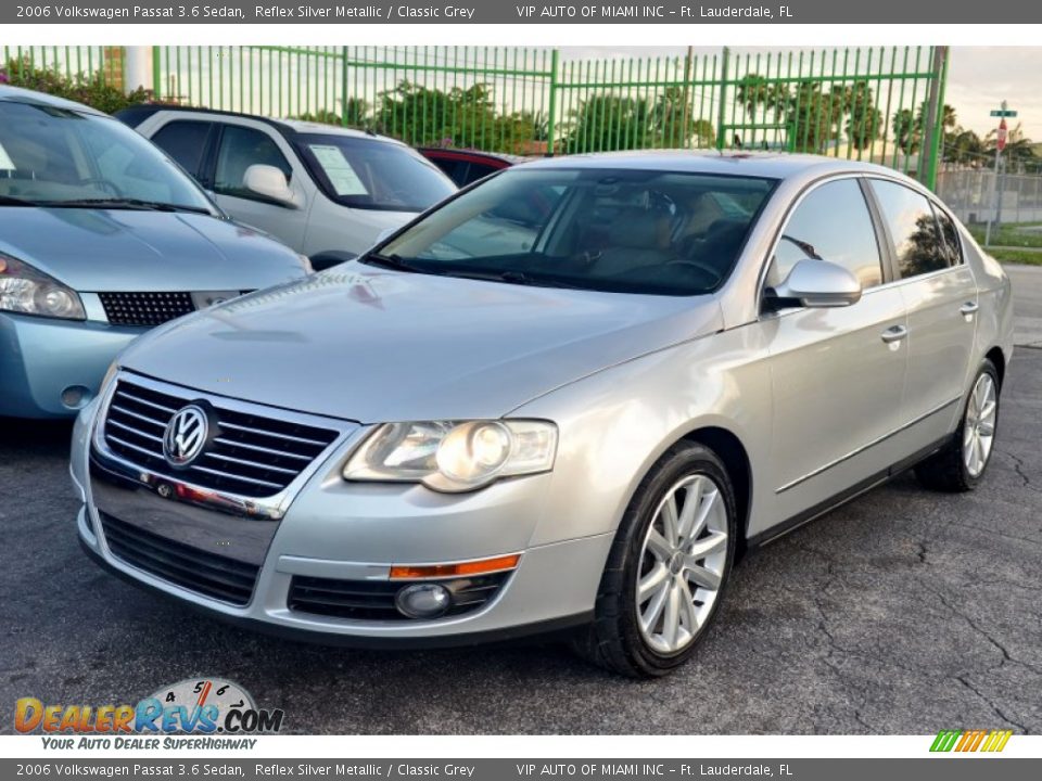2006 Volkswagen Passat 3.6 Sedan Reflex Silver Metallic / Classic Grey Photo #31