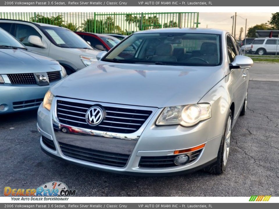 2006 Volkswagen Passat 3.6 Sedan Reflex Silver Metallic / Classic Grey Photo #32