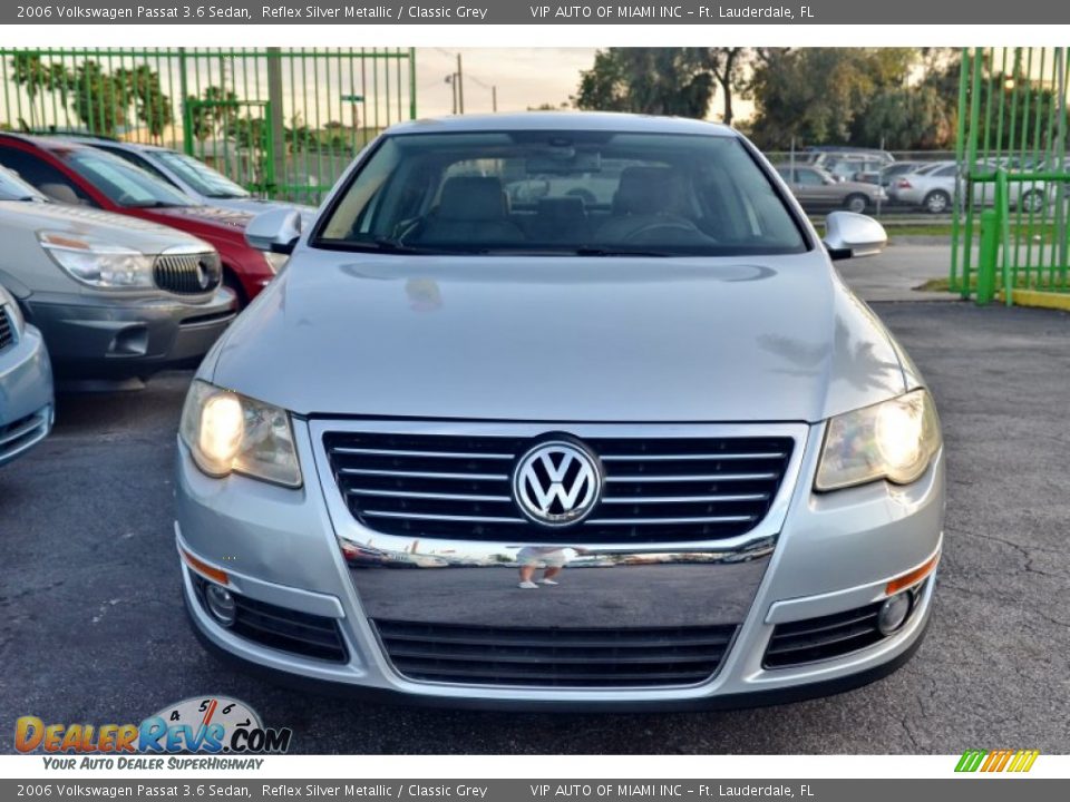 2006 Volkswagen Passat 3.6 Sedan Reflex Silver Metallic / Classic Grey Photo #33