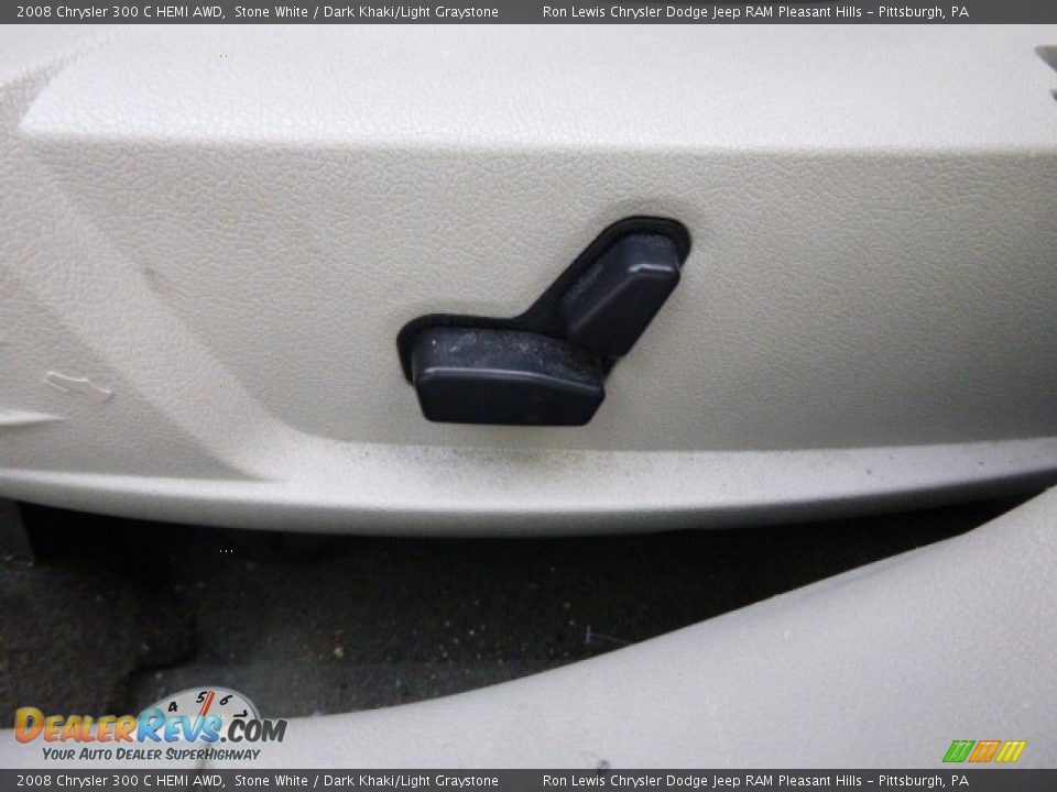 2008 Chrysler 300 C HEMI AWD Stone White / Dark Khaki/Light Graystone Photo #17