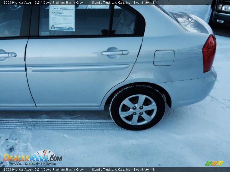 2009 Hyundai Accent GLS 4 Door Platinum Silver / Gray Photo #9