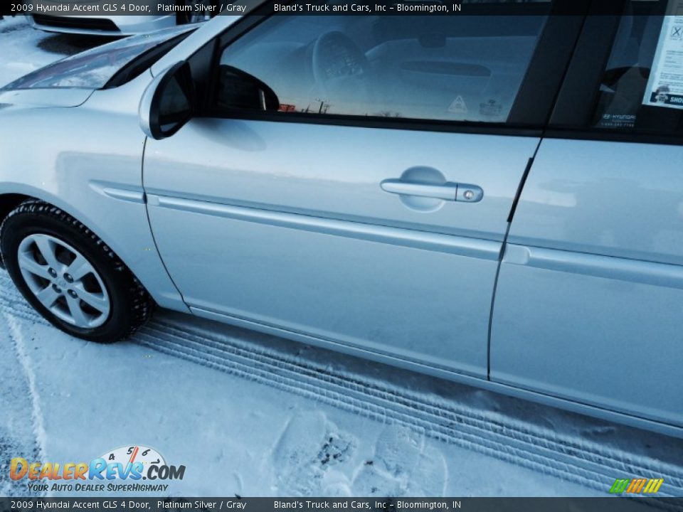 2009 Hyundai Accent GLS 4 Door Platinum Silver / Gray Photo #10