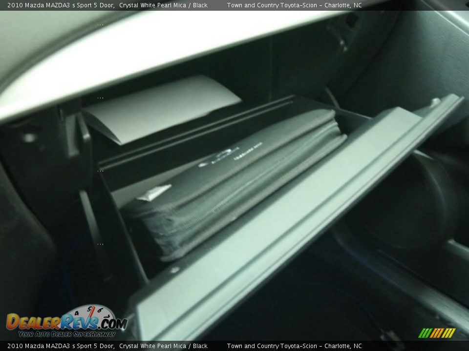 2010 Mazda MAZDA3 s Sport 5 Door Crystal White Pearl Mica / Black Photo #33
