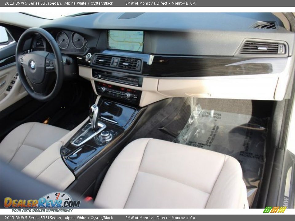 2013 BMW 5 Series 535i Sedan Alpine White / Oyster/Black Photo #11