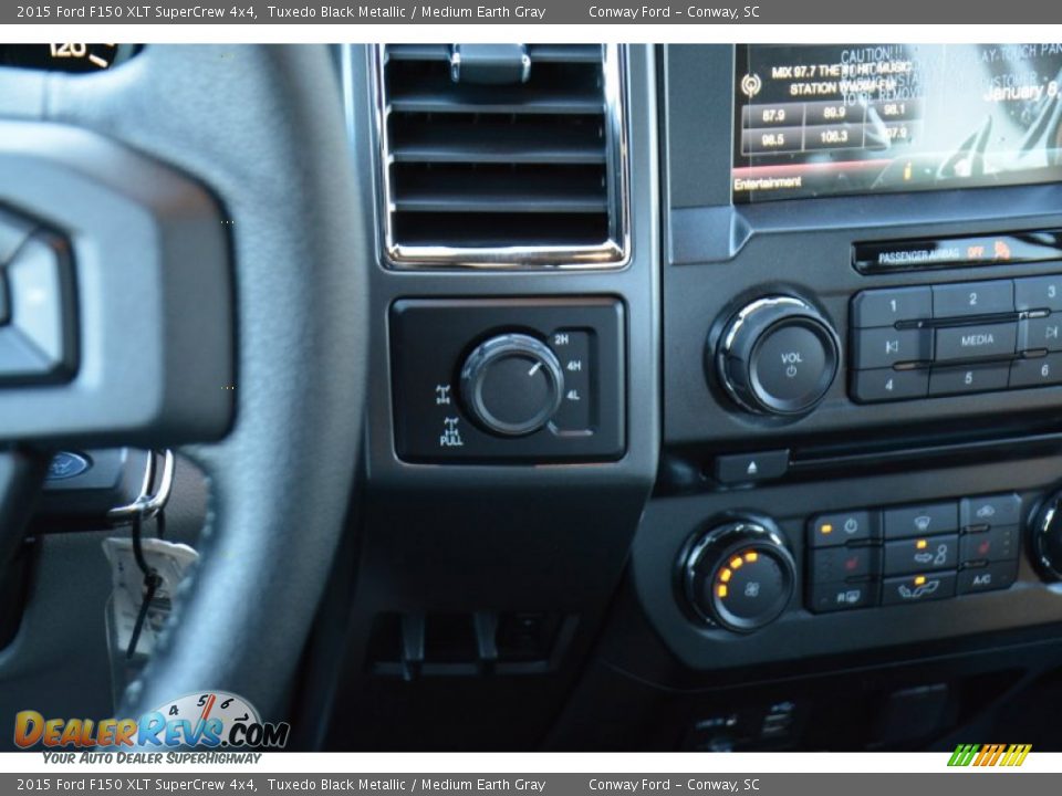 2015 Ford F150 XLT SuperCrew 4x4 Tuxedo Black Metallic / Medium Earth Gray Photo #25