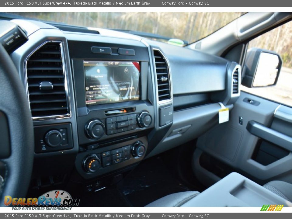2015 Ford F150 XLT SuperCrew 4x4 Tuxedo Black Metallic / Medium Earth Gray Photo #30