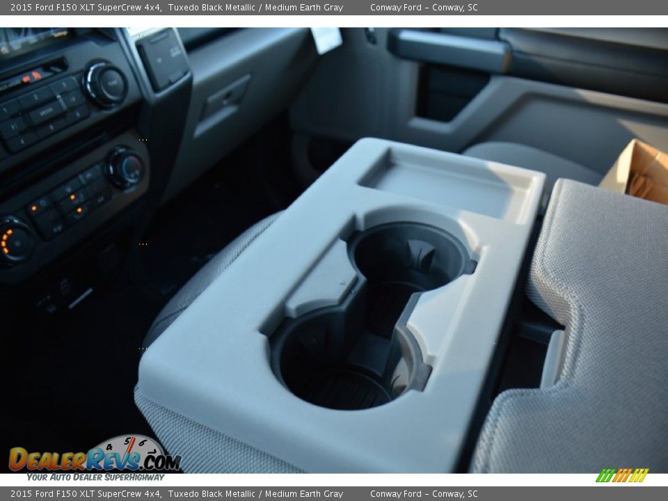 2015 Ford F150 XLT SuperCrew 4x4 Tuxedo Black Metallic / Medium Earth Gray Photo #31