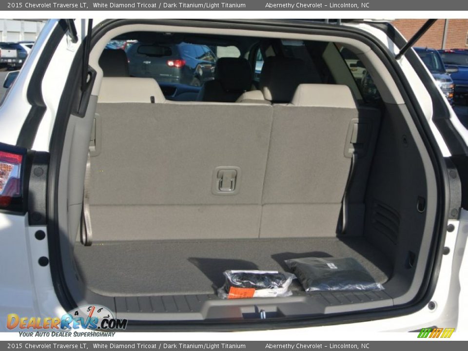 2015 Chevrolet Traverse LT White Diamond Tricoat / Dark Titanium/Light Titanium Photo #16