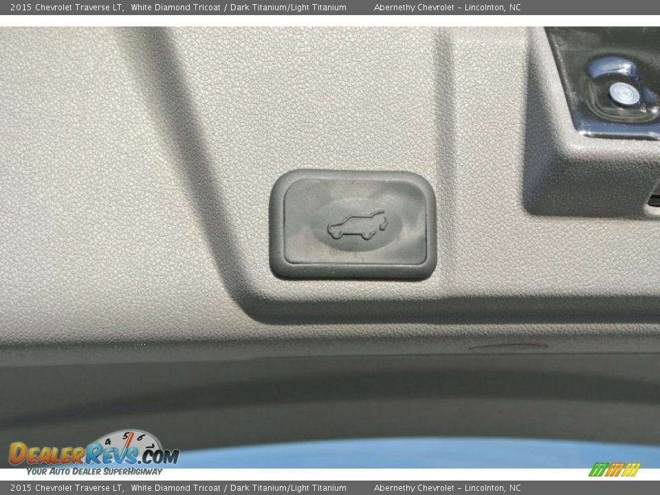 2015 Chevrolet Traverse LT White Diamond Tricoat / Dark Titanium/Light Titanium Photo #17
