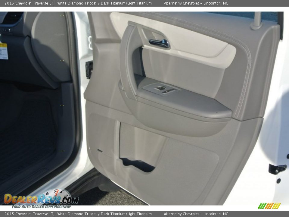 2015 Chevrolet Traverse LT White Diamond Tricoat / Dark Titanium/Light Titanium Photo #20