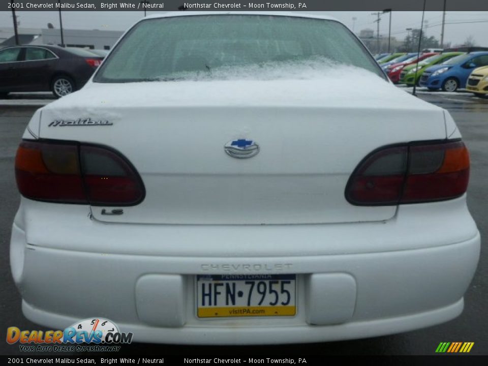 2001 Chevrolet Malibu Sedan Bright White / Neutral Photo #3