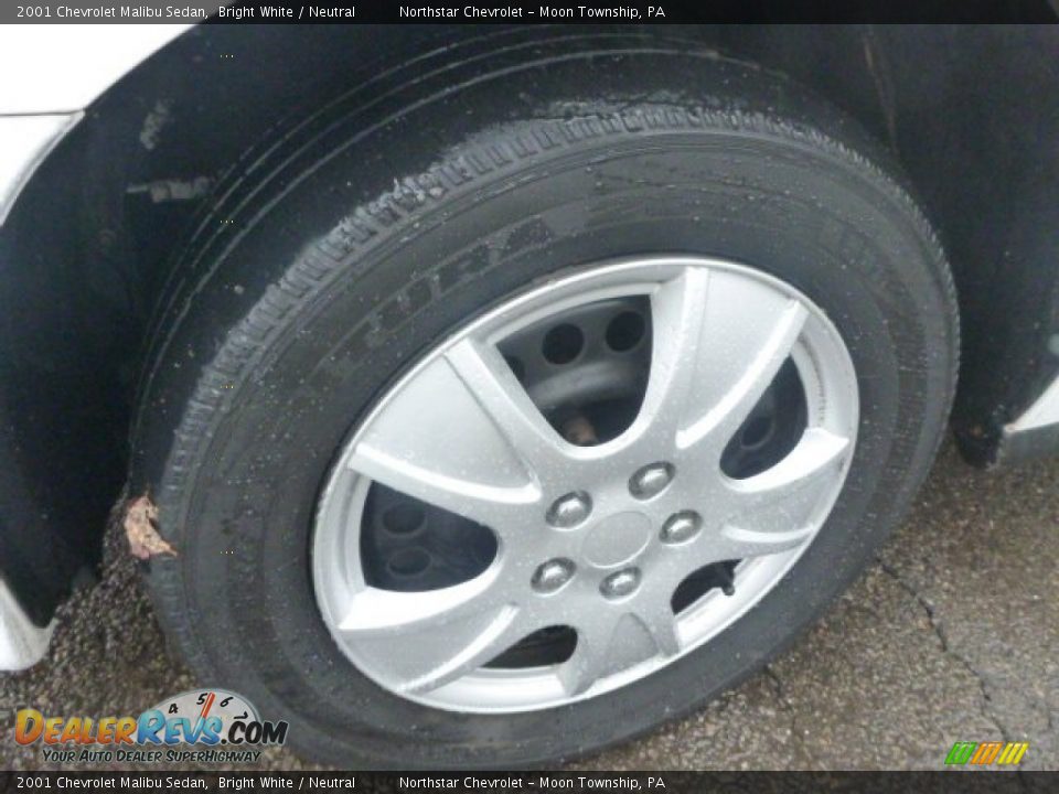 2001 Chevrolet Malibu Sedan Bright White / Neutral Photo #7