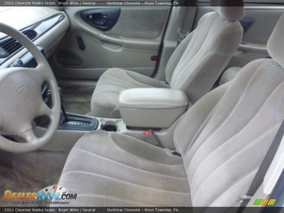 2001 Chevrolet Malibu Sedan Bright White / Neutral Photo #8