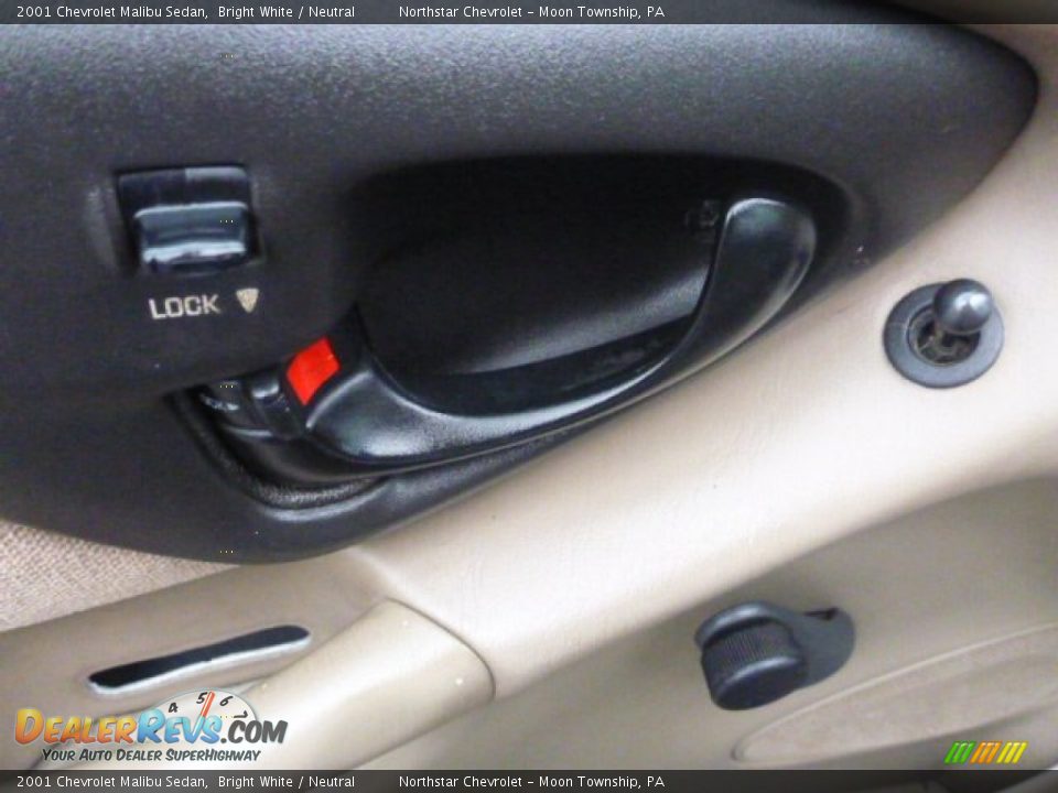2001 Chevrolet Malibu Sedan Bright White / Neutral Photo #11