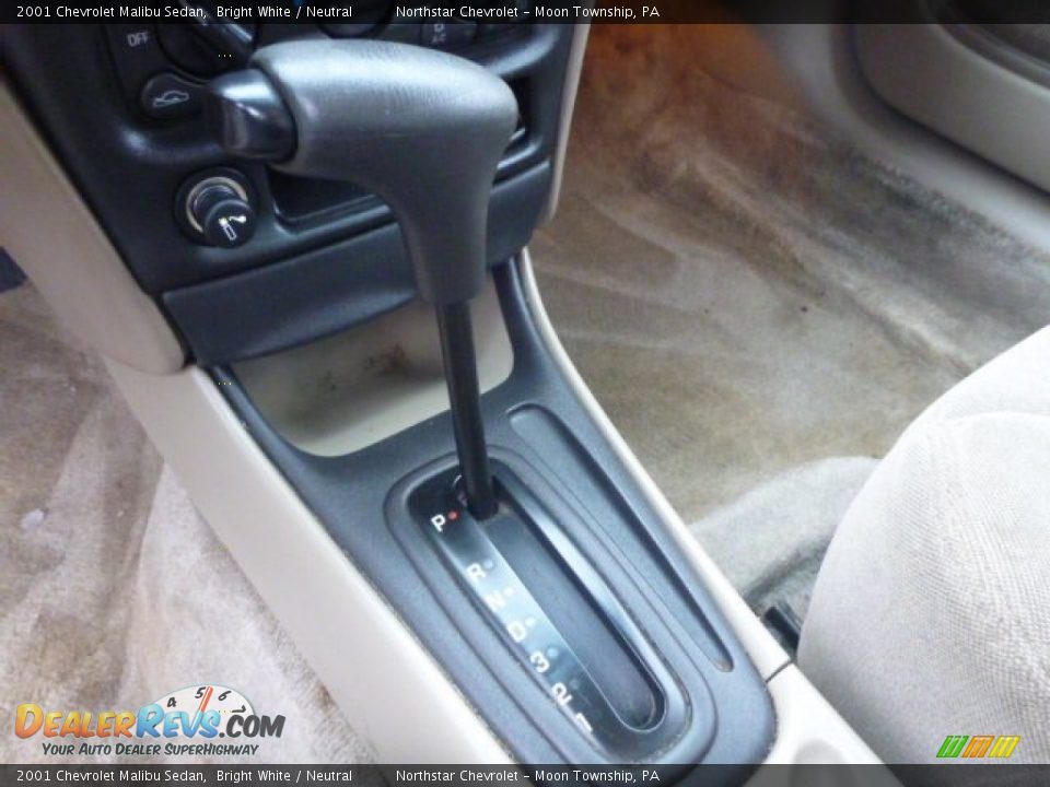 2001 Chevrolet Malibu Sedan Bright White / Neutral Photo #12