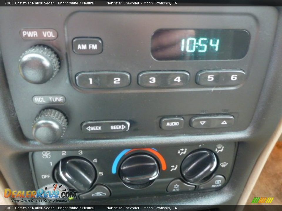 2001 Chevrolet Malibu Sedan Bright White / Neutral Photo #13