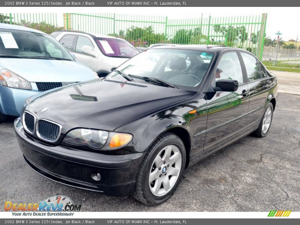 Front 3/4 View of 2002 BMW 3 Series 325i Sedan Photo #15