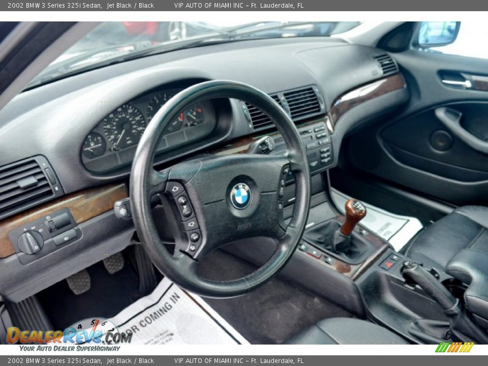 Dashboard of 2002 BMW 3 Series 325i Sedan Photo #22