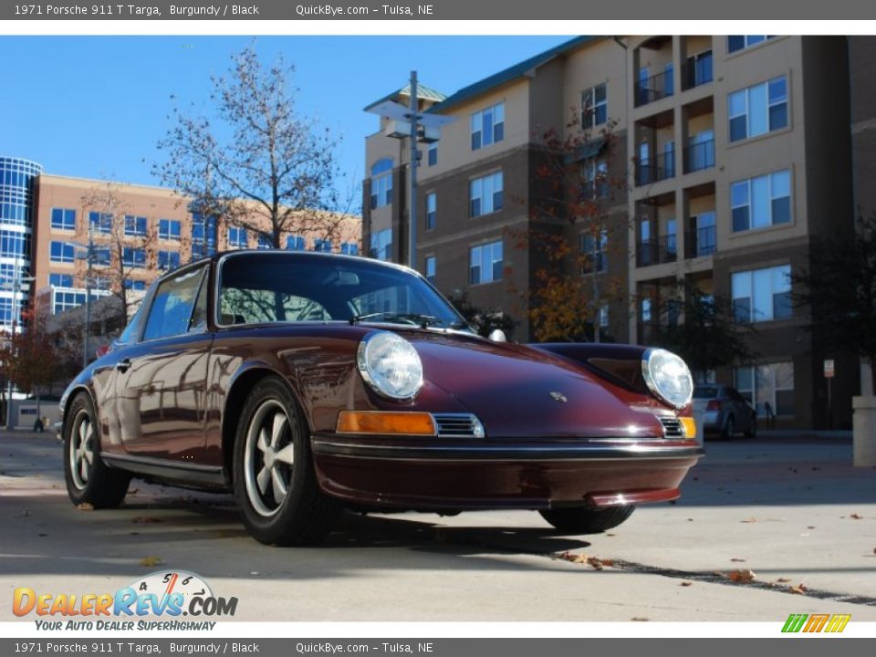 Front 3/4 View of 1971 Porsche 911 T Targa Photo #2