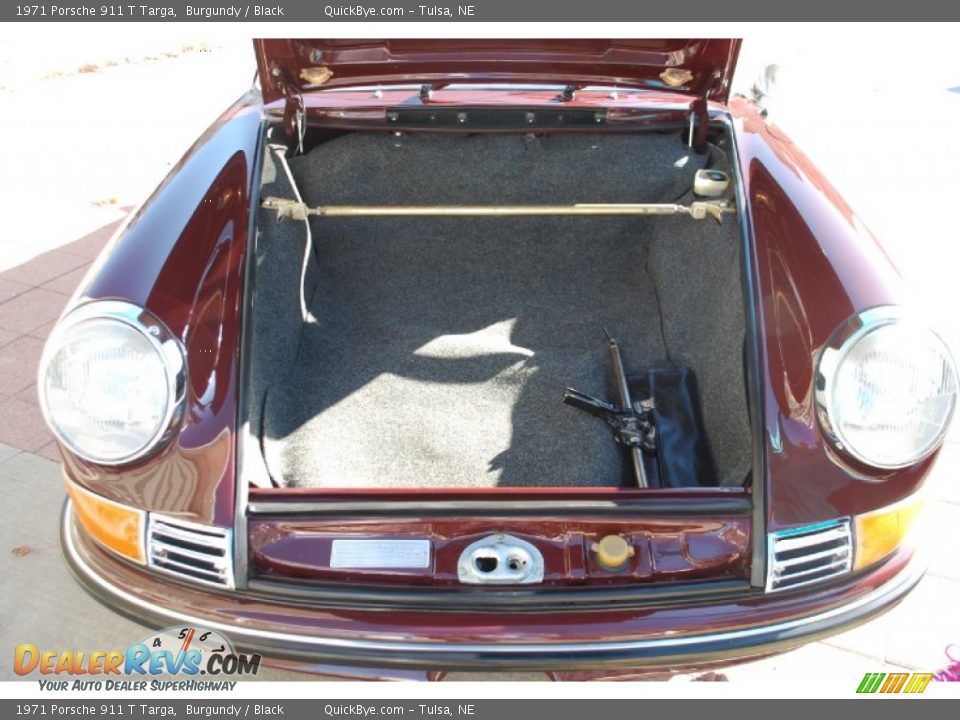1971 Porsche 911 T Targa Trunk Photo #7