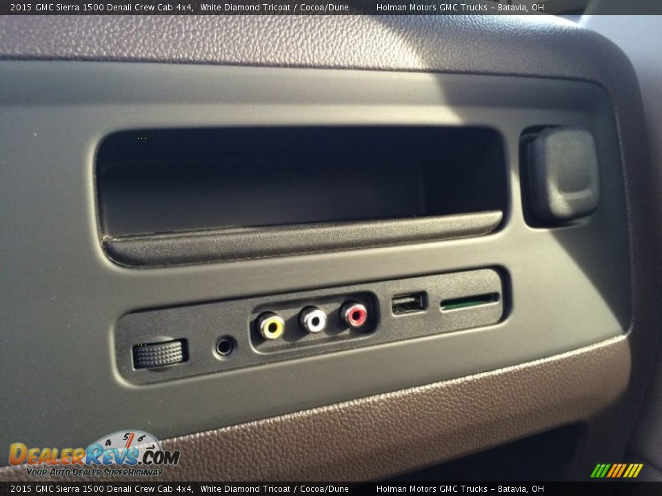 2015 GMC Sierra 1500 Denali Crew Cab 4x4 White Diamond Tricoat / Cocoa/Dune Photo #28