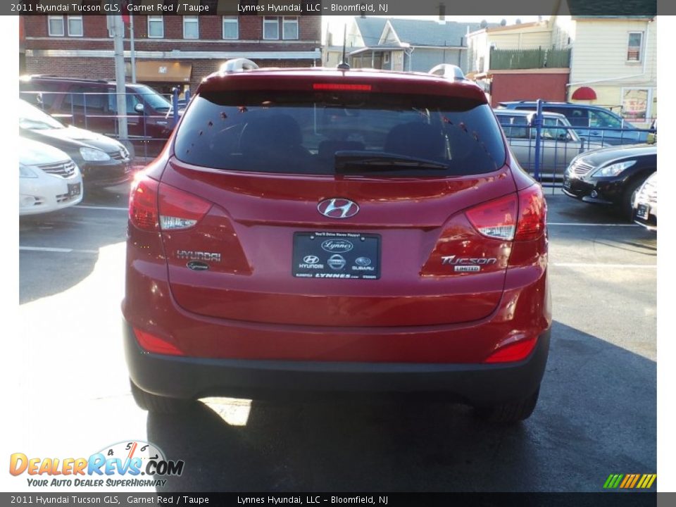 2011 Hyundai Tucson GLS Garnet Red / Taupe Photo #5
