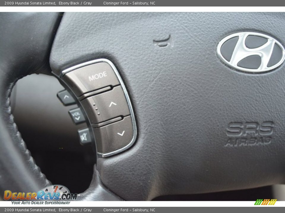 Controls of 2009 Hyundai Sonata Limited Photo #22