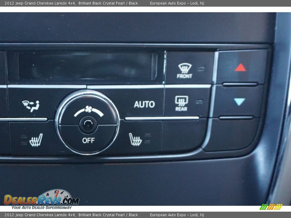2012 Jeep Grand Cherokee Laredo 4x4 Brilliant Black Crystal Pearl / Black Photo #26