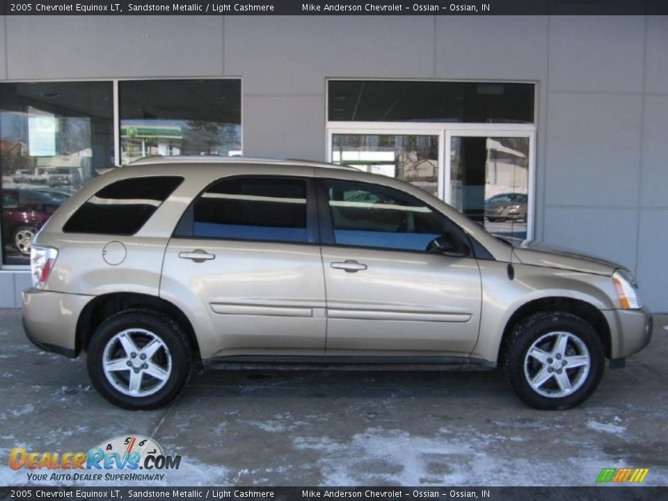 Sandstone Metallic 2005 Chevrolet Equinox LT Photo #2