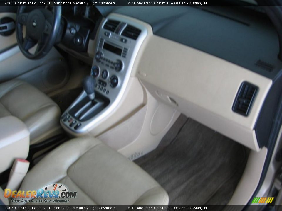 2005 Chevrolet Equinox LT Sandstone Metallic / Light Cashmere Photo #12