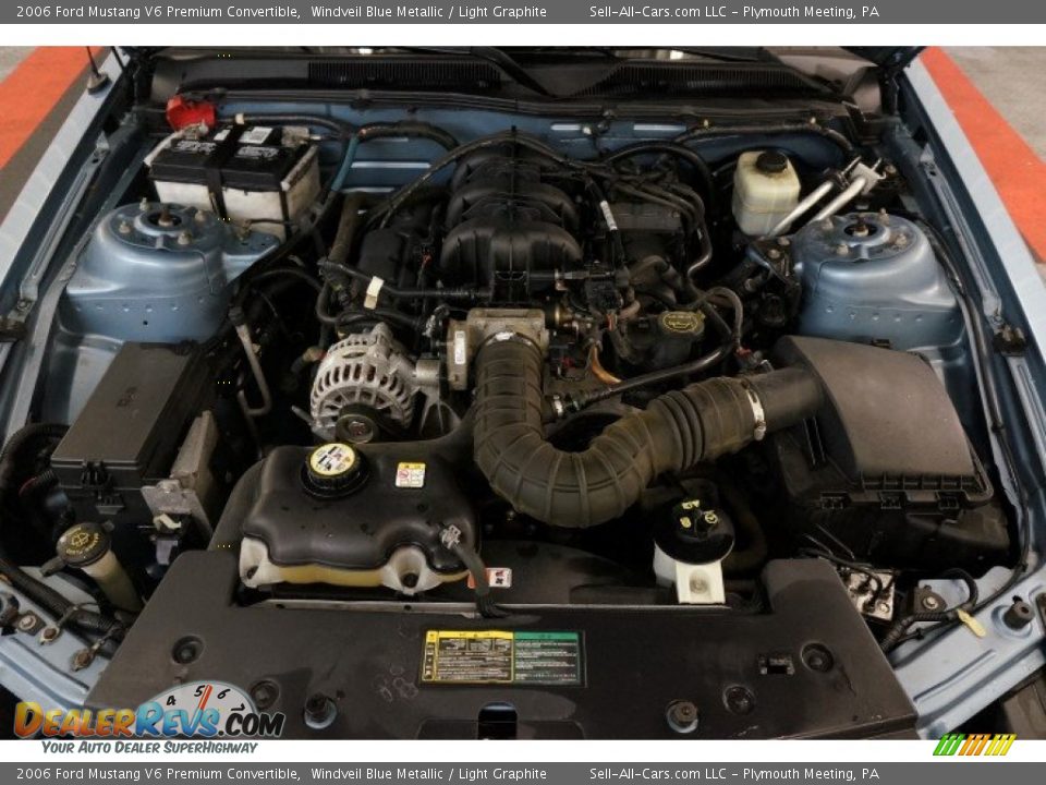 2006 Ford Mustang V6 Premium Convertible Windveil Blue Metallic / Light Graphite Photo #33