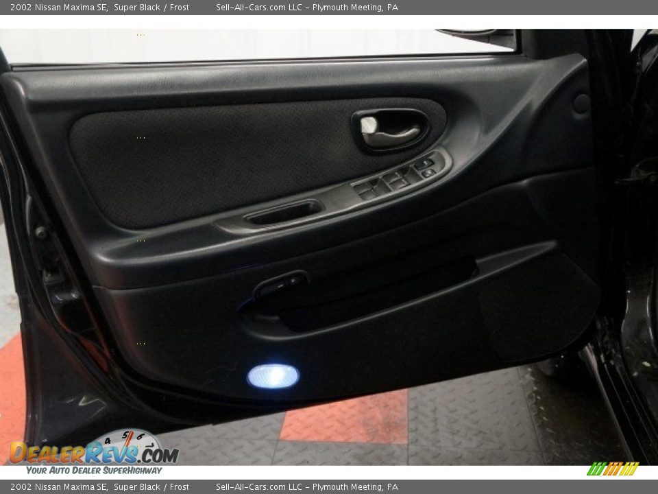 2002 Nissan Maxima SE Super Black / Frost Photo #12