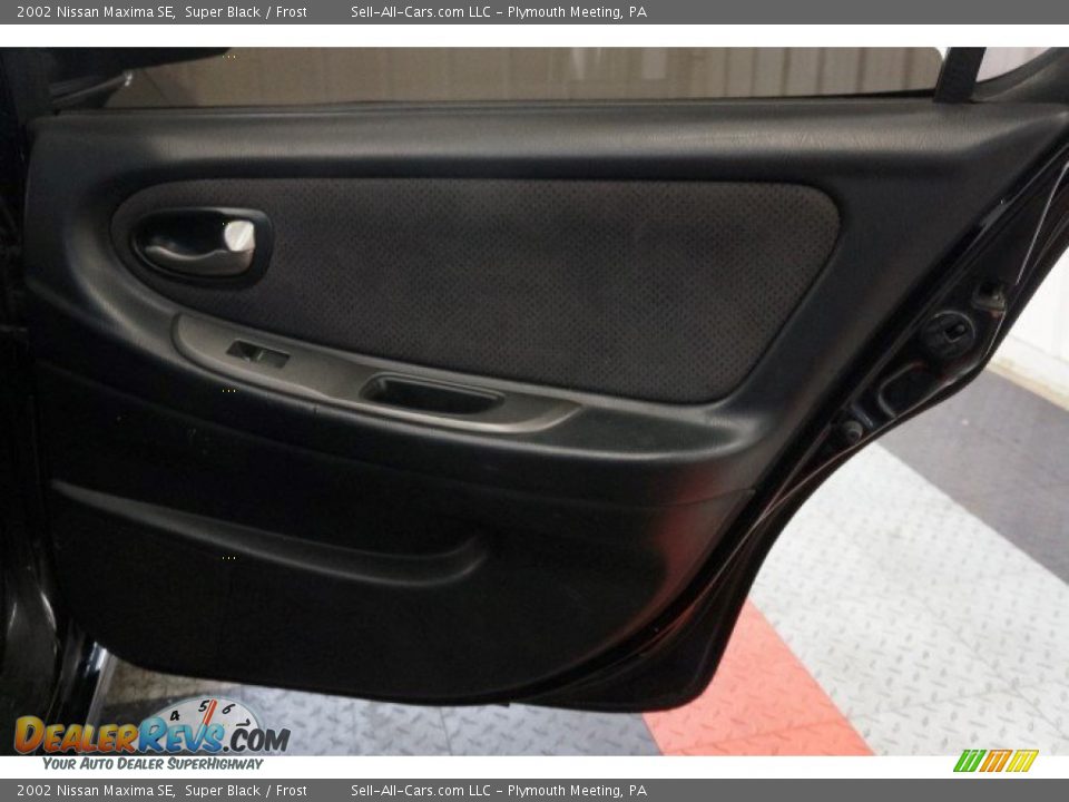 2002 Nissan Maxima SE Super Black / Frost Photo #16