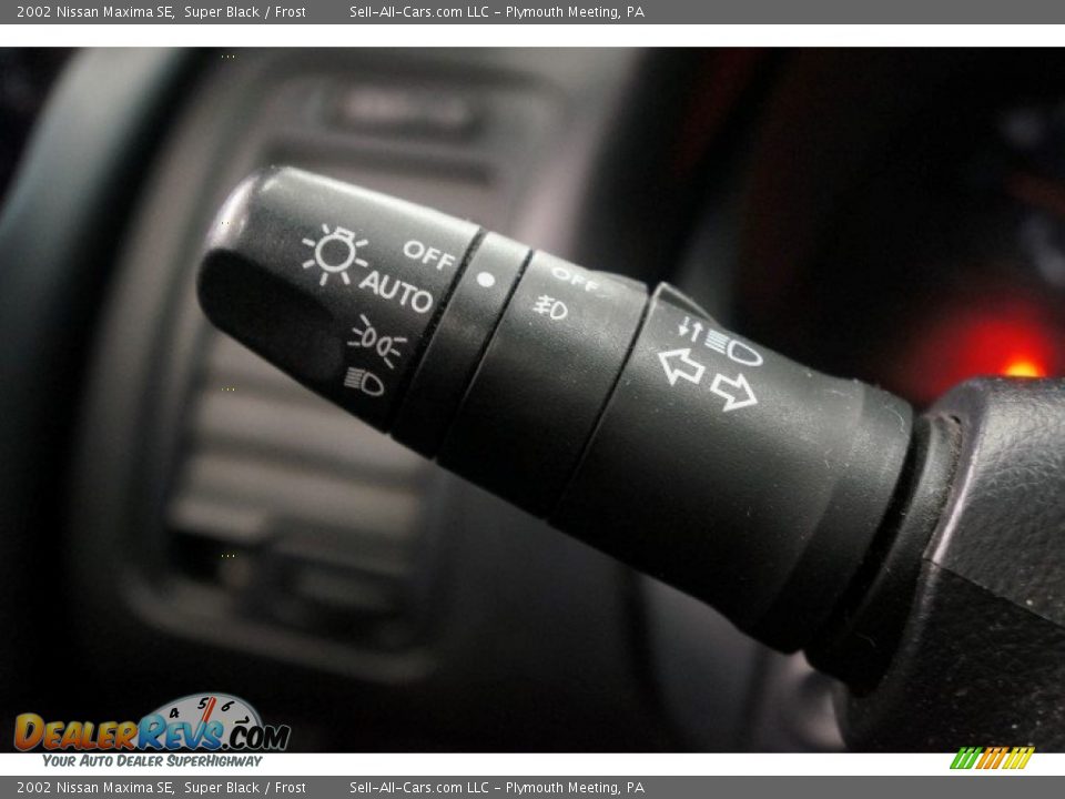 2002 Nissan Maxima SE Super Black / Frost Photo #25