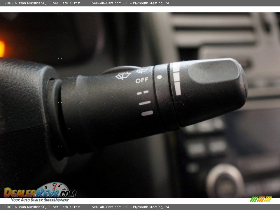 2002 Nissan Maxima SE Super Black / Frost Photo #26