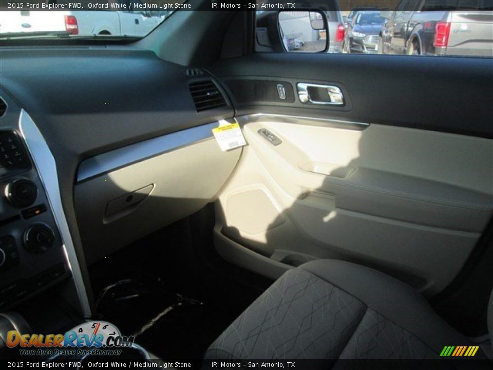 2015 Ford Explorer FWD Oxford White / Medium Light Stone Photo #29