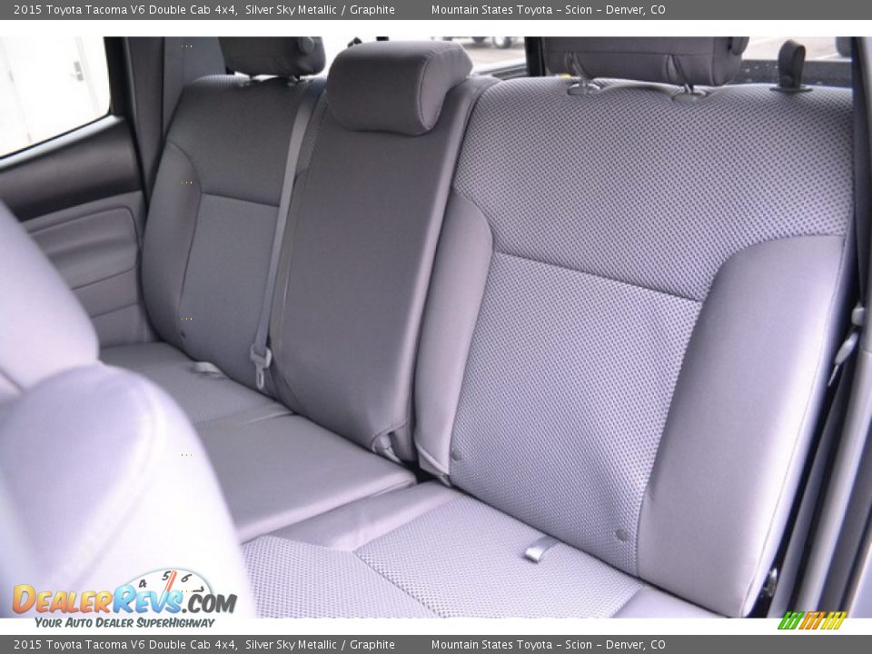 2015 Toyota Tacoma V6 Double Cab 4x4 Silver Sky Metallic / Graphite Photo #7