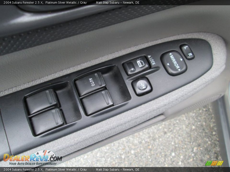 2004 Subaru Forester 2.5 X Platinum Silver Metallic / Gray Photo #13
