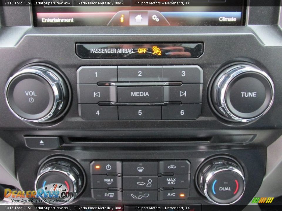 Controls of 2015 Ford F150 Lariat SuperCrew 4x4 Photo #31
