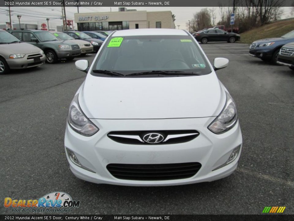 2012 Hyundai Accent SE 5 Door Century White / Gray Photo #3