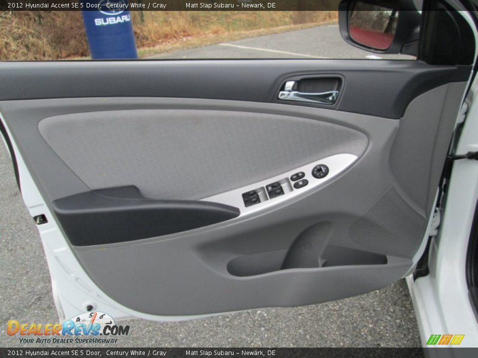 2012 Hyundai Accent SE 5 Door Century White / Gray Photo #12