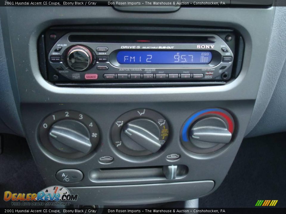 2001 Hyundai Accent GS Coupe Ebony Black / Gray Photo #27
