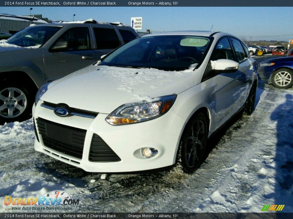 2014 Ford Focus SE Hatchback Oxford White / Charcoal Black Photo #2