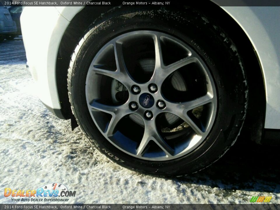 2014 Ford Focus SE Hatchback Oxford White / Charcoal Black Photo #5