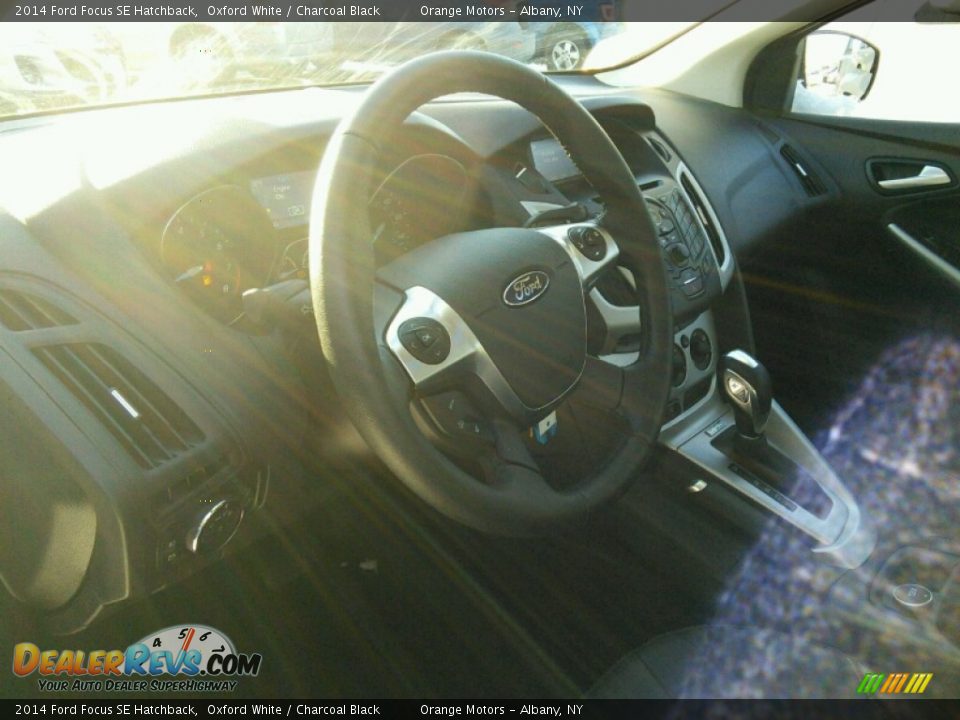 2014 Ford Focus SE Hatchback Oxford White / Charcoal Black Photo #7