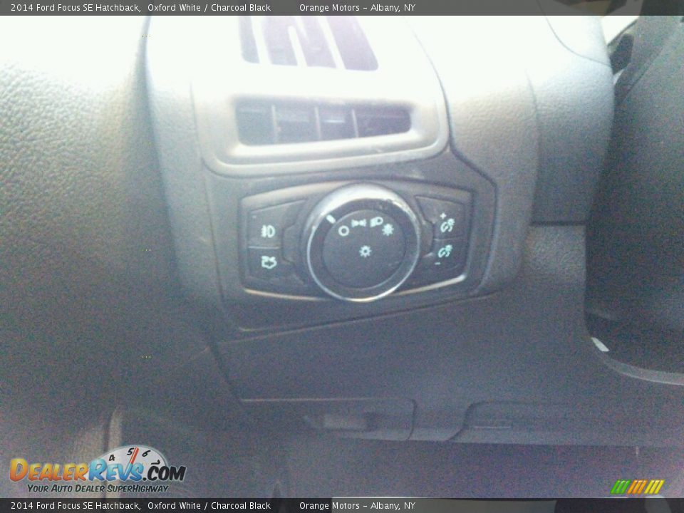 2014 Ford Focus SE Hatchback Oxford White / Charcoal Black Photo #12