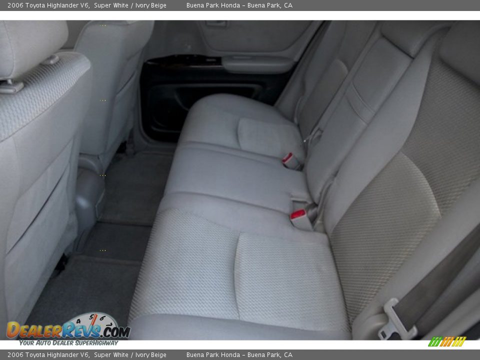 2006 Toyota Highlander V6 Super White / Ivory Beige Photo #4