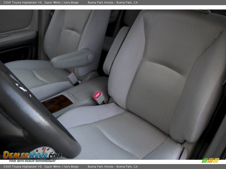 2006 Toyota Highlander V6 Super White / Ivory Beige Photo #12
